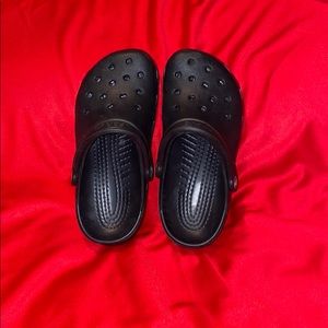 Black crocs